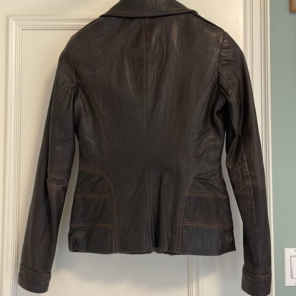 Rich brown Danier leather jacket with lots of pockets - Picture 3 of 6